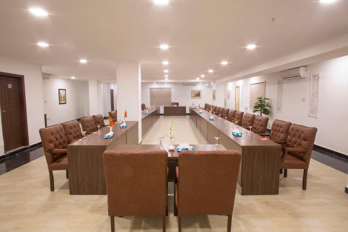 Hotel Oban Lahore Luaran gambar